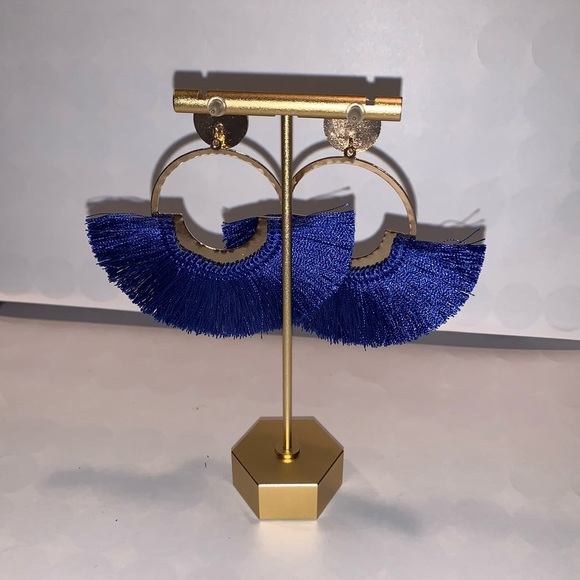 Tassel’n Earrings - Picture 2 of 2